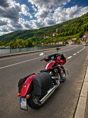 Indian Scout Geronimo mit Blick auf Zwingenberg und den Neckar