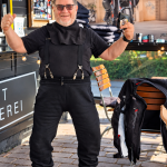 Helmut gut gelaunt bei Jills Wurstbruzzlerei