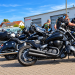 Mehrere Motorräder beim Bikerfrühstück in Kronau